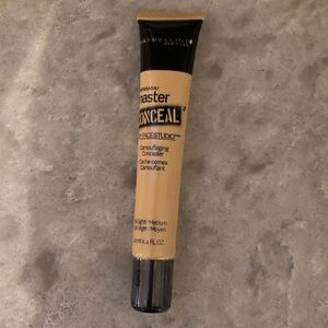 Maybelline Master Conceal Camouflaging Concealer - Light/Medium